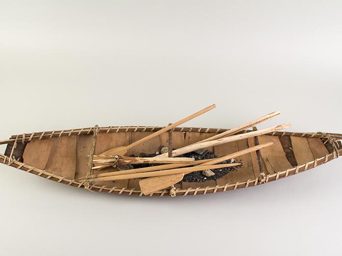 Modelo a escala de canoa yagán.